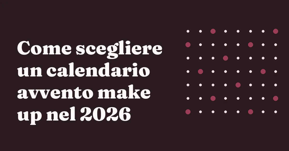 Calendario dell'avvento con caselle numerate e prodotti di bellezza su un tavolo